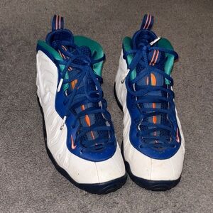 Nike Foamposite Big Kids 7 Blue, White, and Green Sneakers